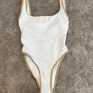 Lainsnow Whie Onepiece